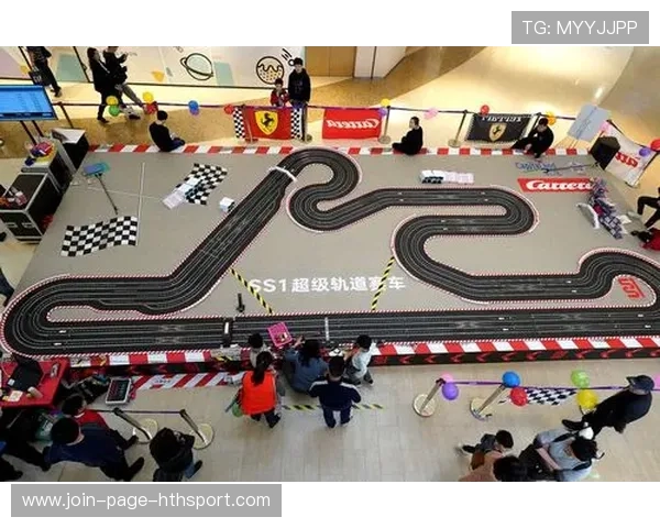 F1赛事轨道体验项目吸引家庭型游客参与 F1赛事轨道体验项目吸引家庭型游客参与