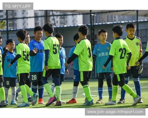 俱乐部青训选拔日活动吸引众多有潜力少年参与，足球青训俱乐部招生宣传