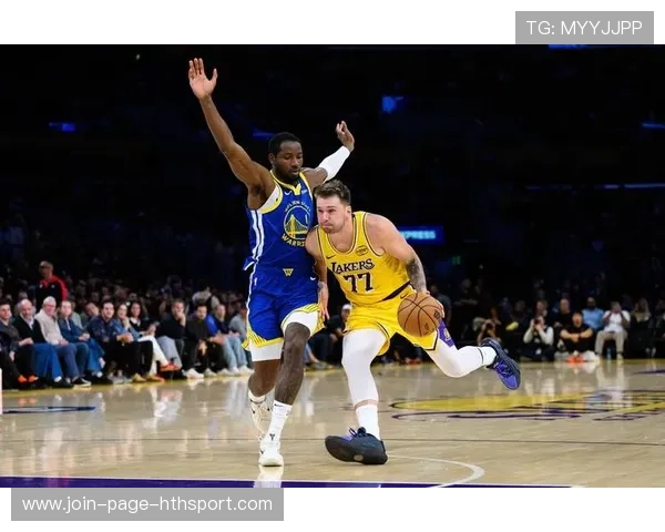 东契奇远投命中,独行侠完成关键拉分 东契奇远投命中,独行侠完成关键拉分