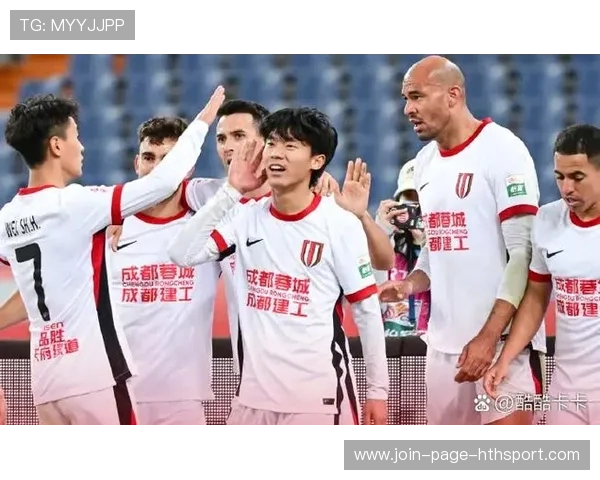 费利佩接罗慕洛传中头球破网，成都蓉城2比0击败对手